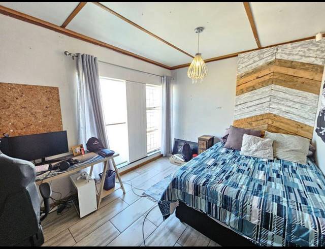 4 BEDROOM HOUSE FOR SALE IN SIGNAL HILL